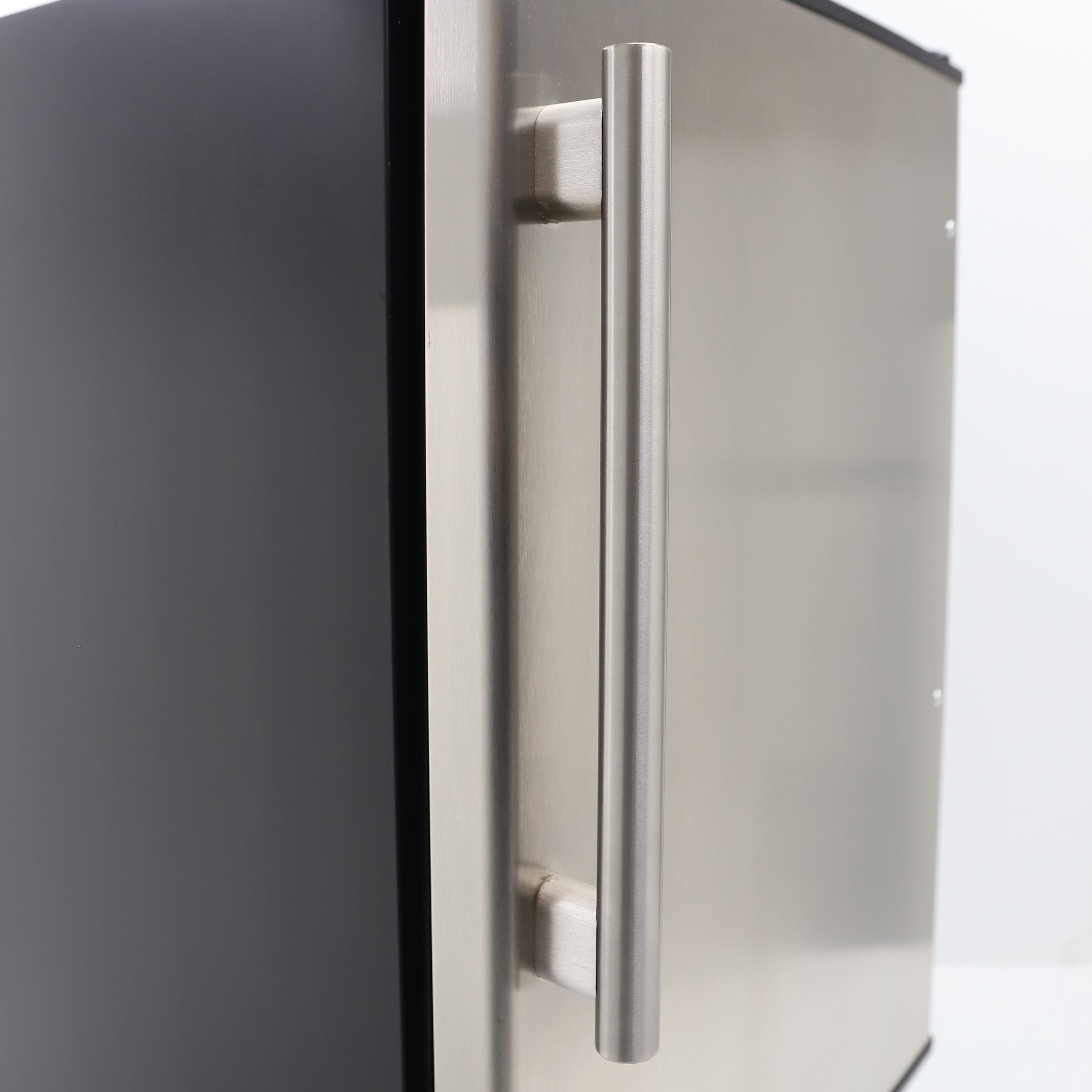 Maxx Ice Countertop or Built-In Ice Maker, 15"W, 15 lbs, Crescent Ice Cubes, 12 lb Ice Storage Bin, in Black with Stainless Steel Door (MIMC15C)