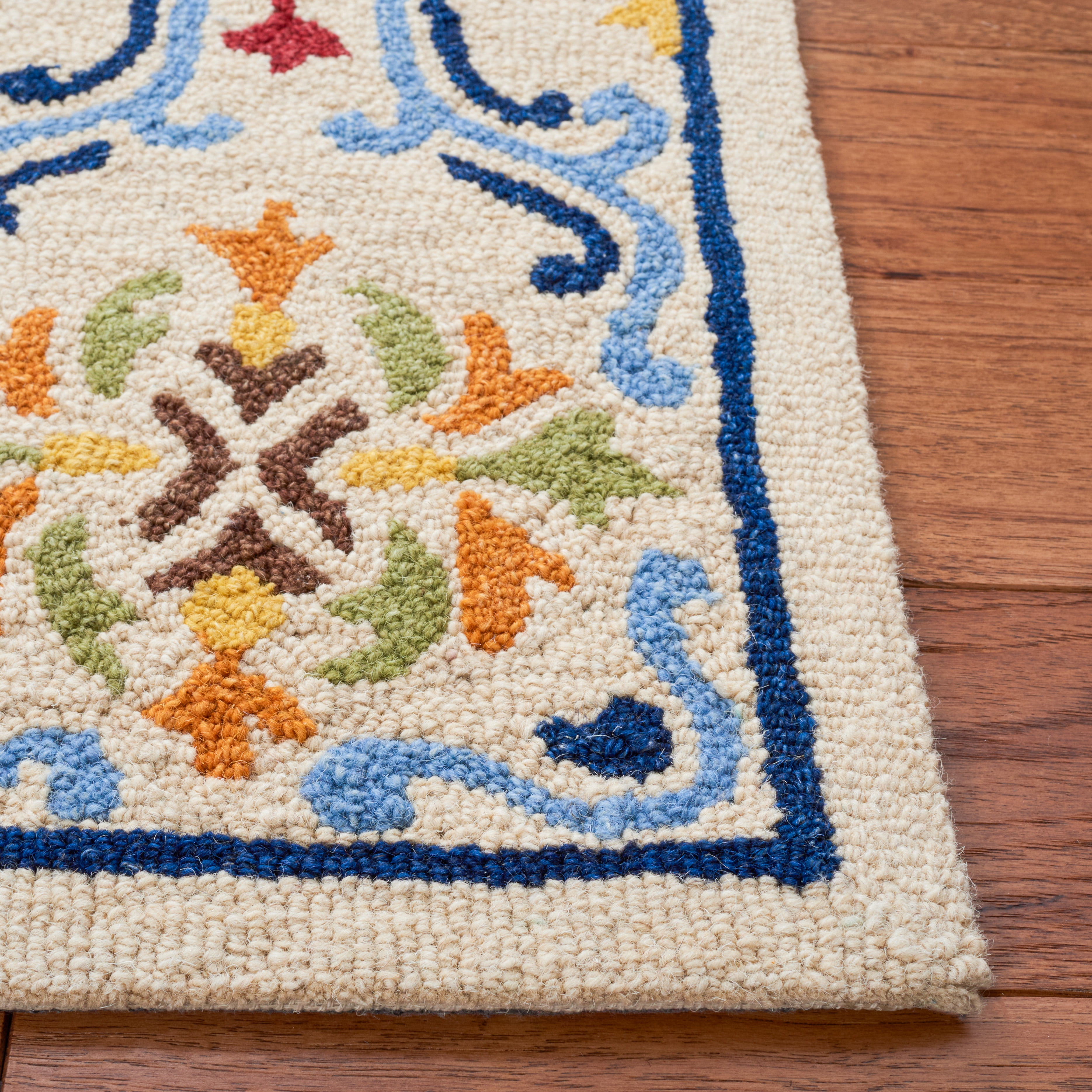 SAFAVIEH Micro-Loop Carlene Medallion Area Rug, Beige/Blue, 4' x 6'