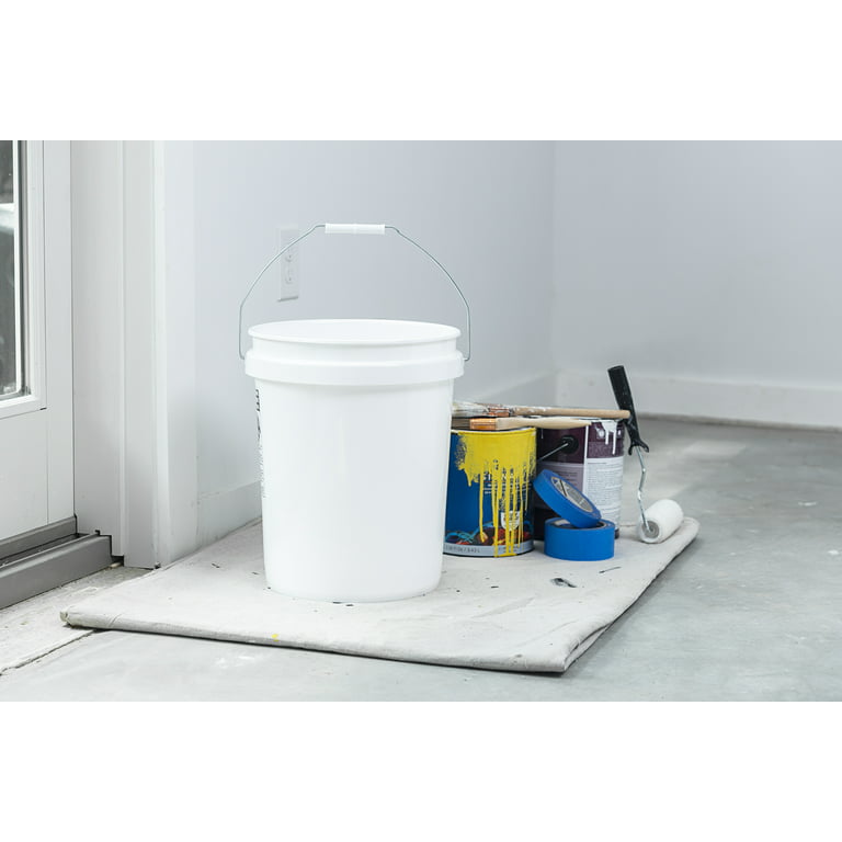 5 Gallon White Bucket with Lid and Pump