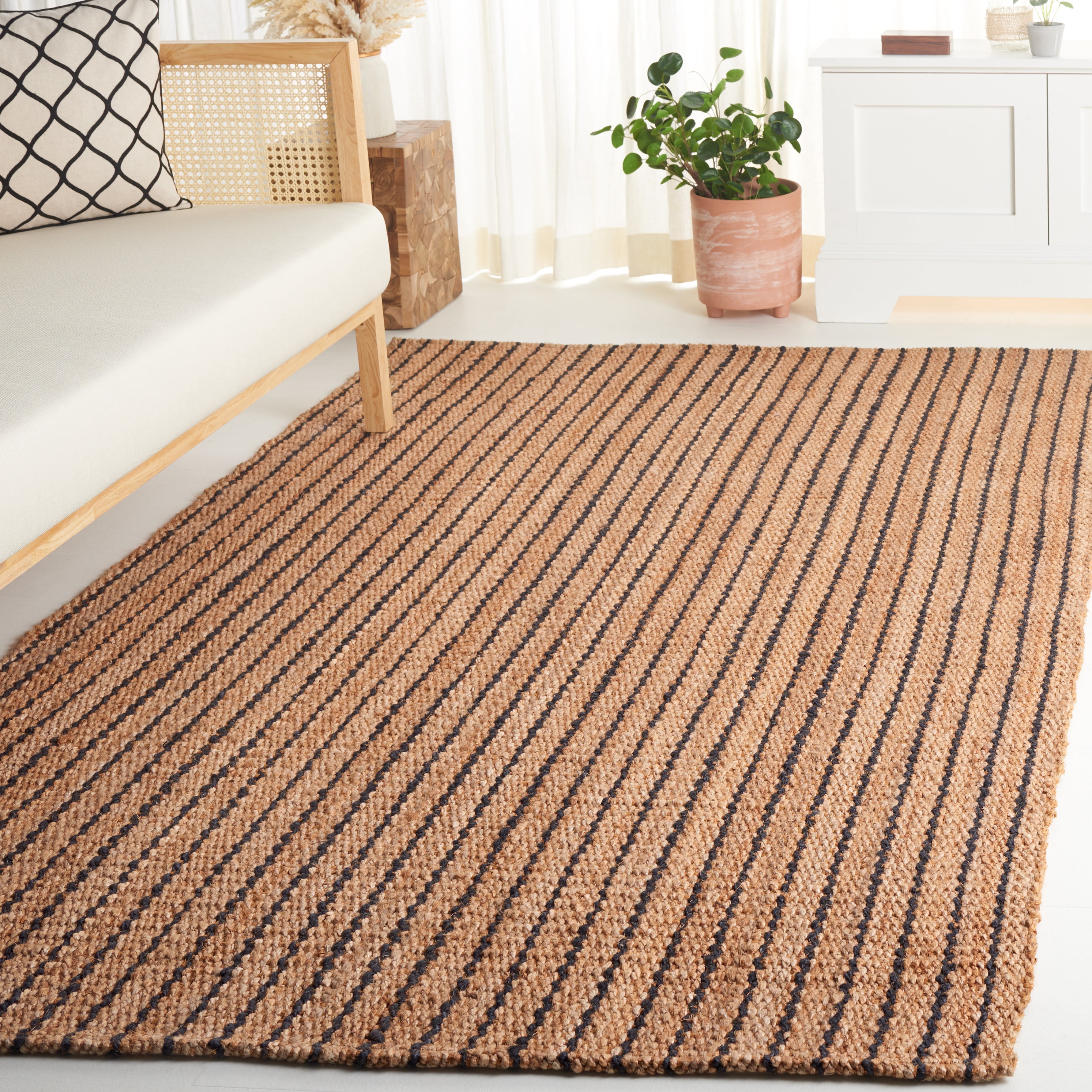 SAFAVIEH Palm Beach Leyla Striped Area Rug, Natural/Black, 4' x 6'