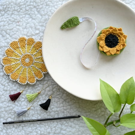 

Lantern Moon Happy Flower Tape Measure