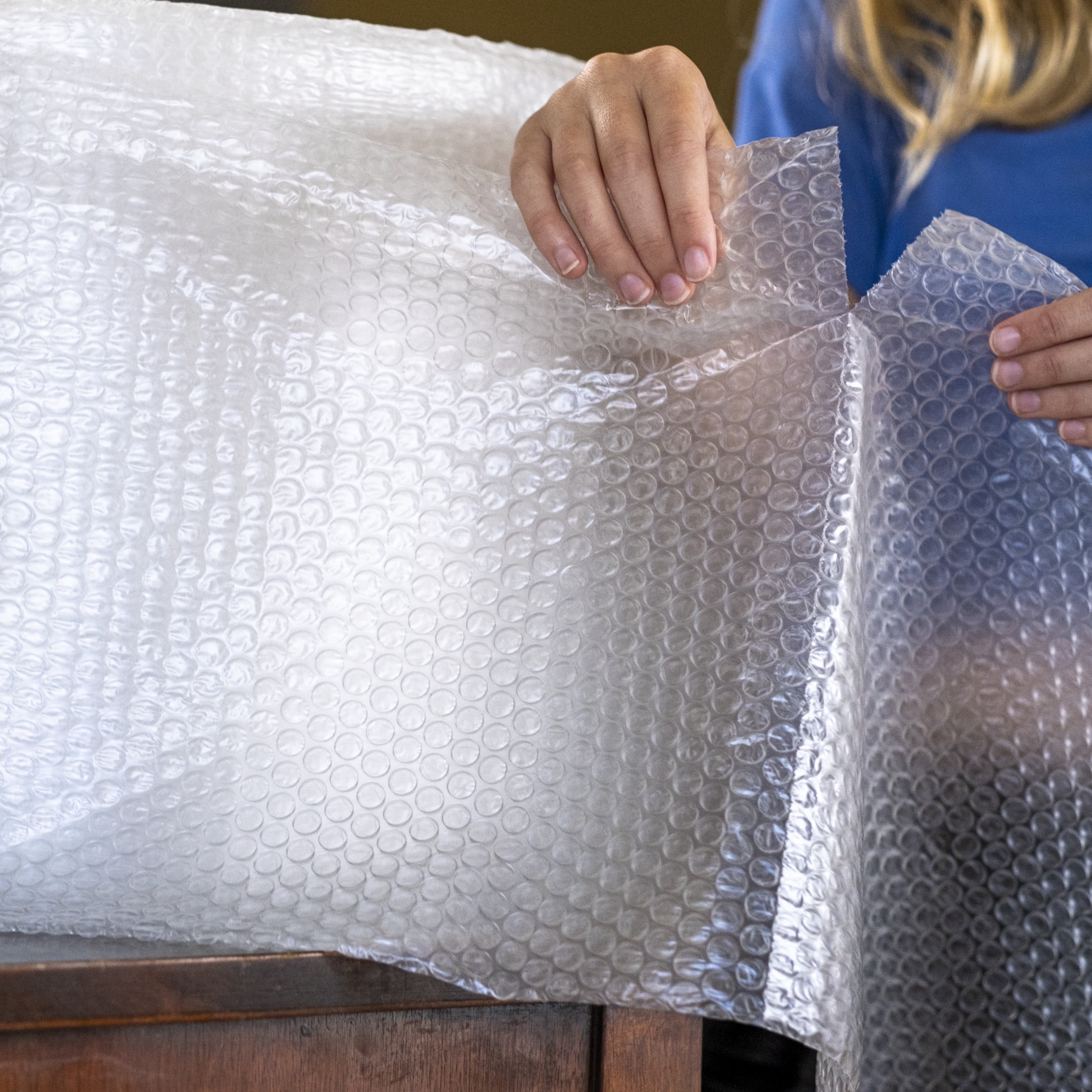  Duck Brand Small Bubble Cushioning Wrap for Moving, Shipping &  Mailing, 175 FT Bubble Packing Wrap Extra Protection Packaging Boxes &  Mailers, Clear Bubble Roll Moving Supplies Perforated Every 12