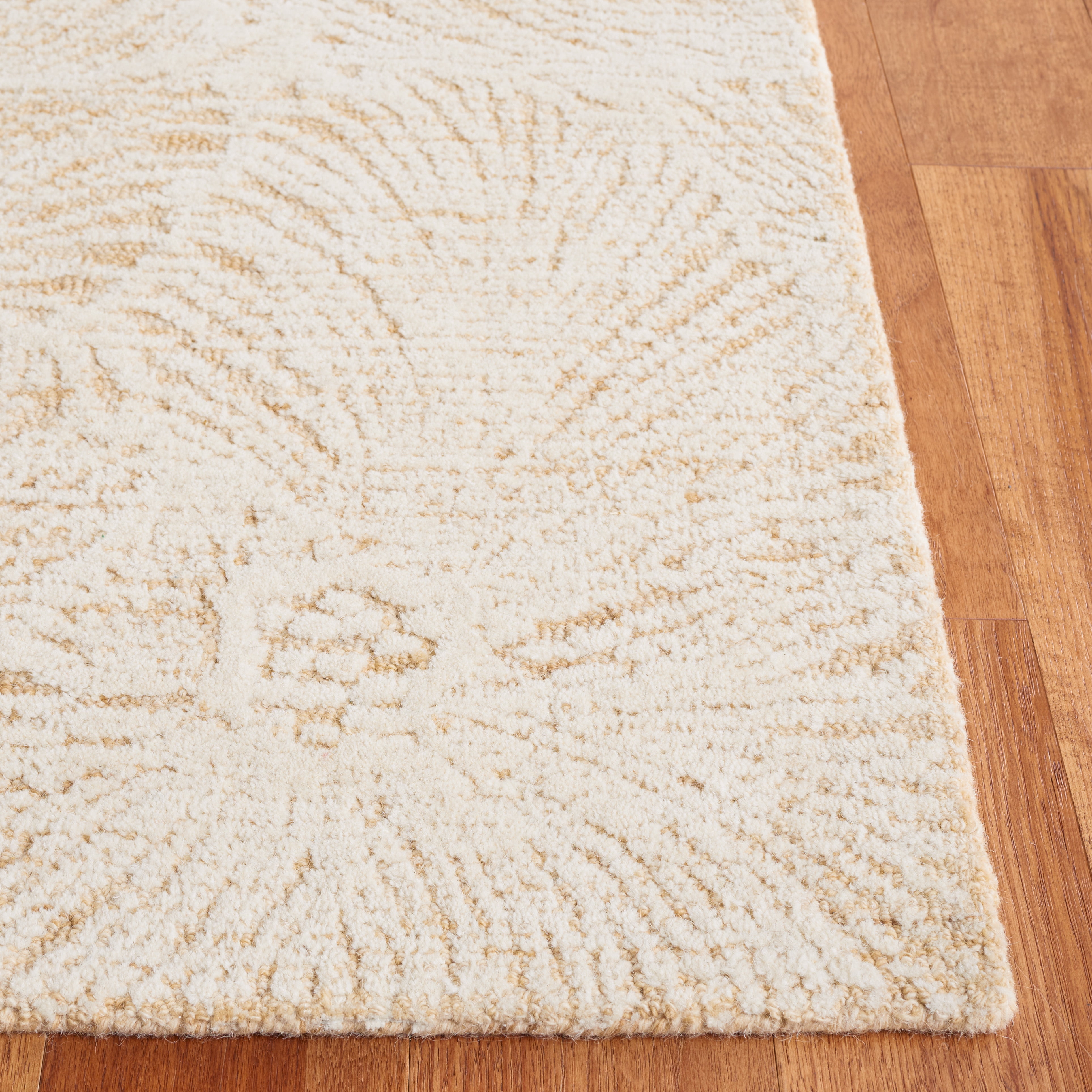 SAFAVIEH Ebony Aaliyah Floral Area Rug, Gold/Ivory, 5' x 8'