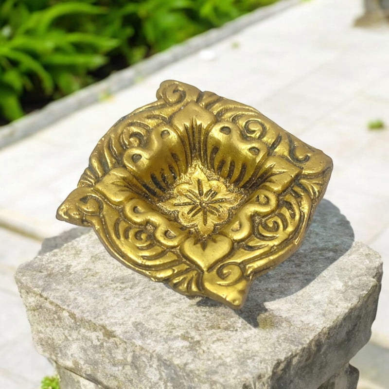 Hamdmade Brass Oil Lamp Floral Design Temple Pooja Arati Diya Deepak 1 wick For Home-0.75 Inch