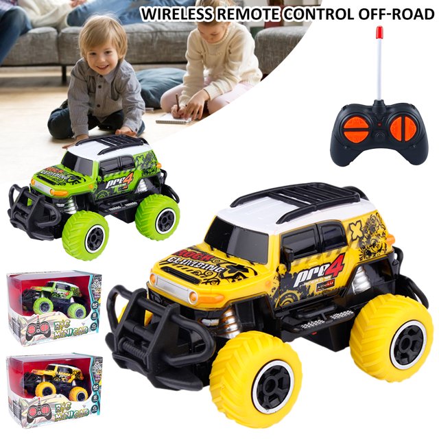 juguetes para madres y bebés 1/43 coche de control remoto para niños de 3 a 9 años vehículo todoterreno a batería 200 pies distancia remota camión rc fuerte agarre coche de carreras interacción entre — Vista 3/4 frontal de coche todoterreno RC amarillo de 14 x 8.5 x 8.5 cm con carrocería tipo SUV, techo blanco, gráficos estilo graffiti y parachoques tubular negro; neumáticos grandes acanalados amarillos y pasos laterales visibles. Control remoto negro con botones naranjas y antena. Material ABS, edad recomendada 3–9 años; a menudo usado para juegos de coordinación mano-ojo.