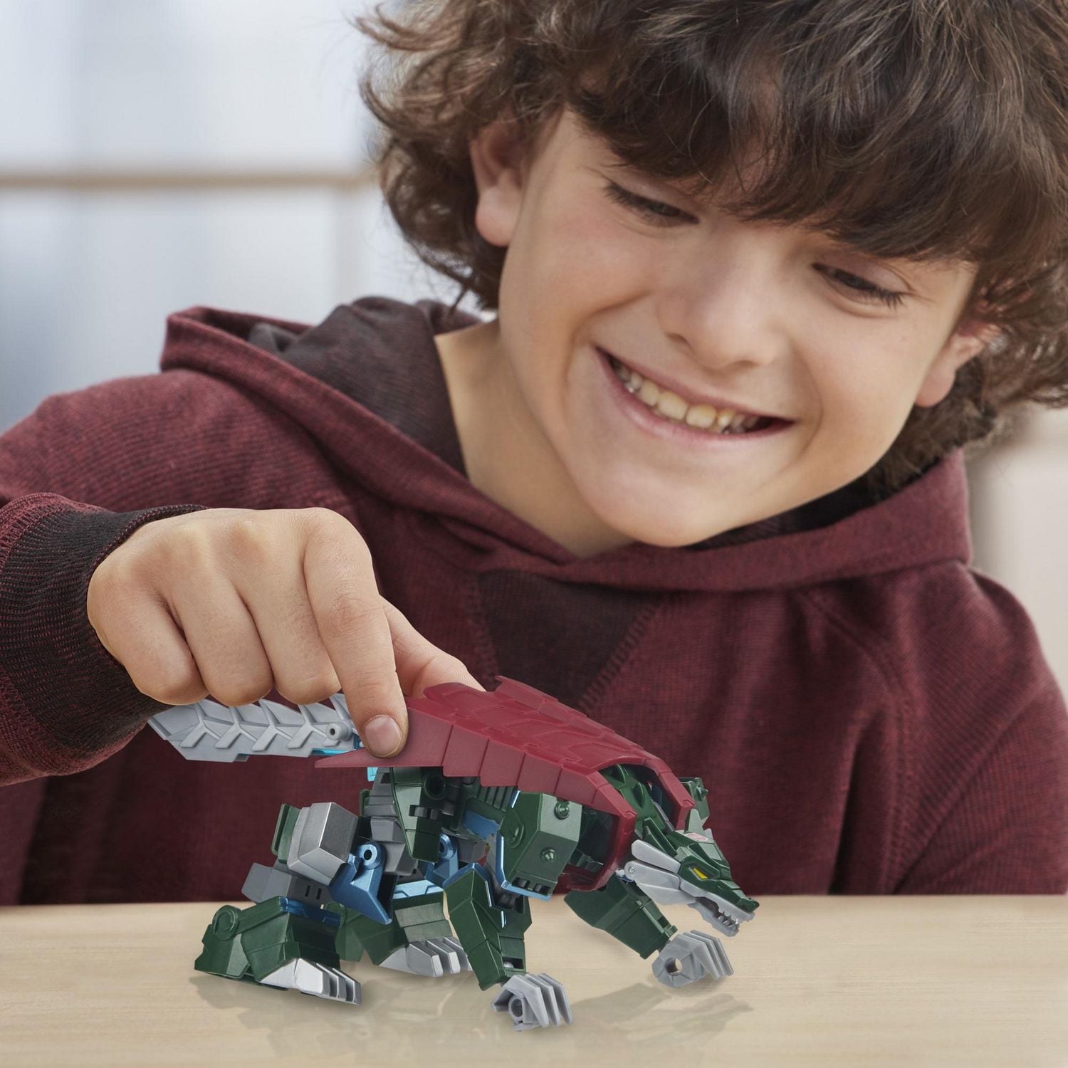 Transformers Bumblebee Cyberverse, figurine Thunderhowl classe Ultra, 17 cm, avec armure energon pour gagner en puissance, dès 6 ans