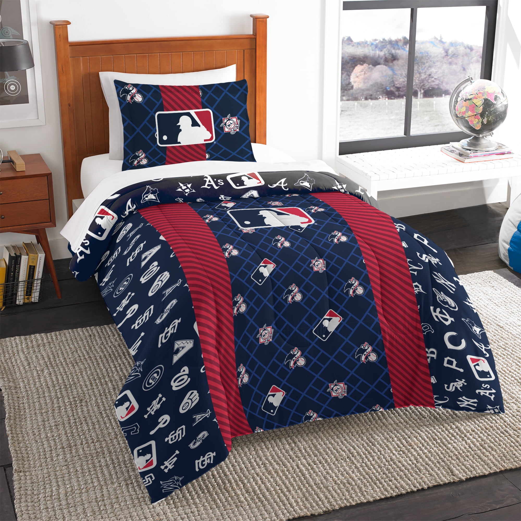 MLB Multi Team Strikeout Twin/Full Comforter Set with Pillowcase