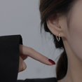 thumbnail image 3 of Pendientes con hebilla de oreja de amor para mujer, de plata de ley, con forma de aguja, de moda, con diseño de nicho, con sentido avanzado, 3 of 6