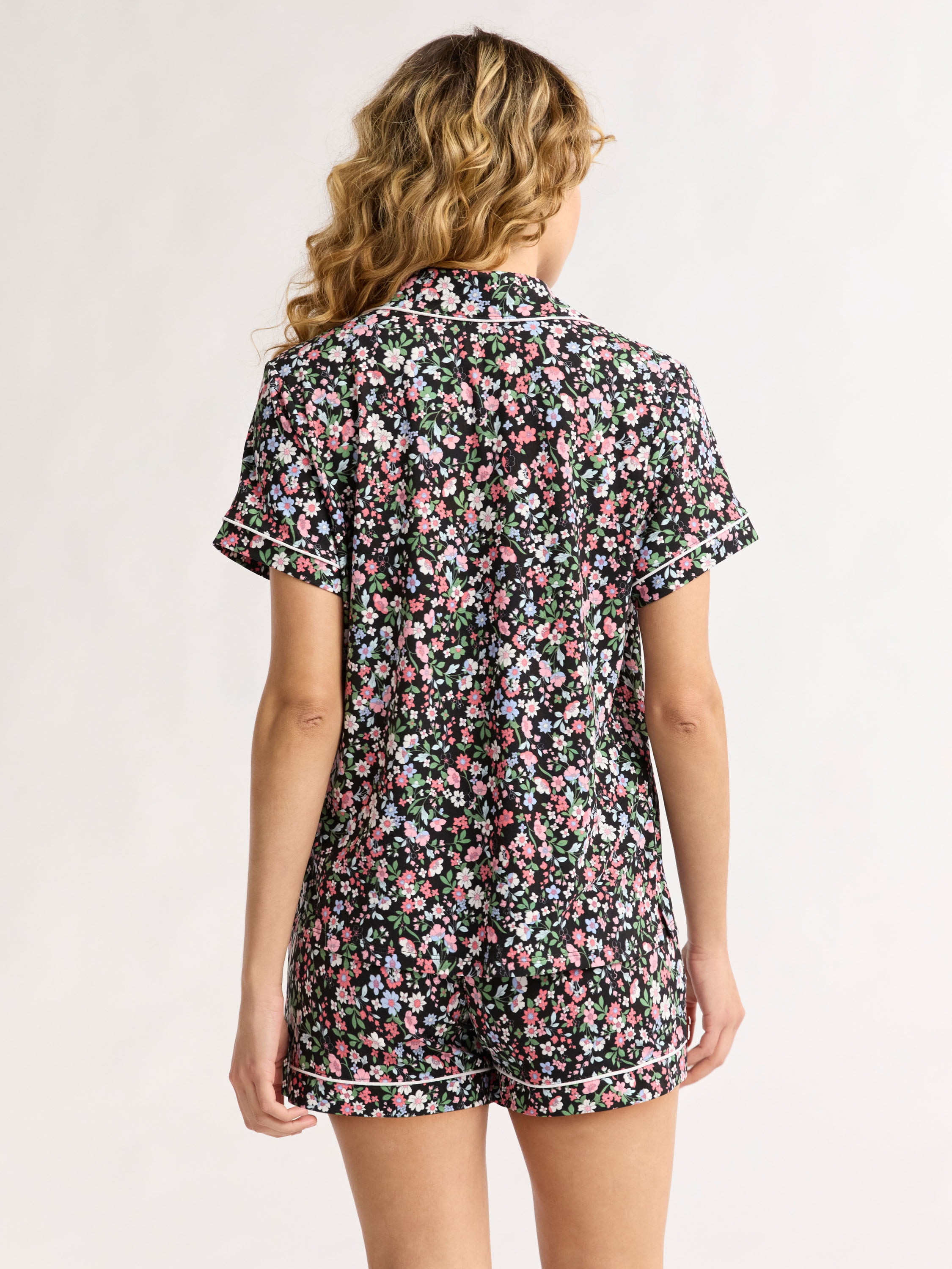 Joyspun Women's Dreamy Soft Collection Notch Collar Top and Shorts Pajama Set, 2-Piece, Sizes XS-3X