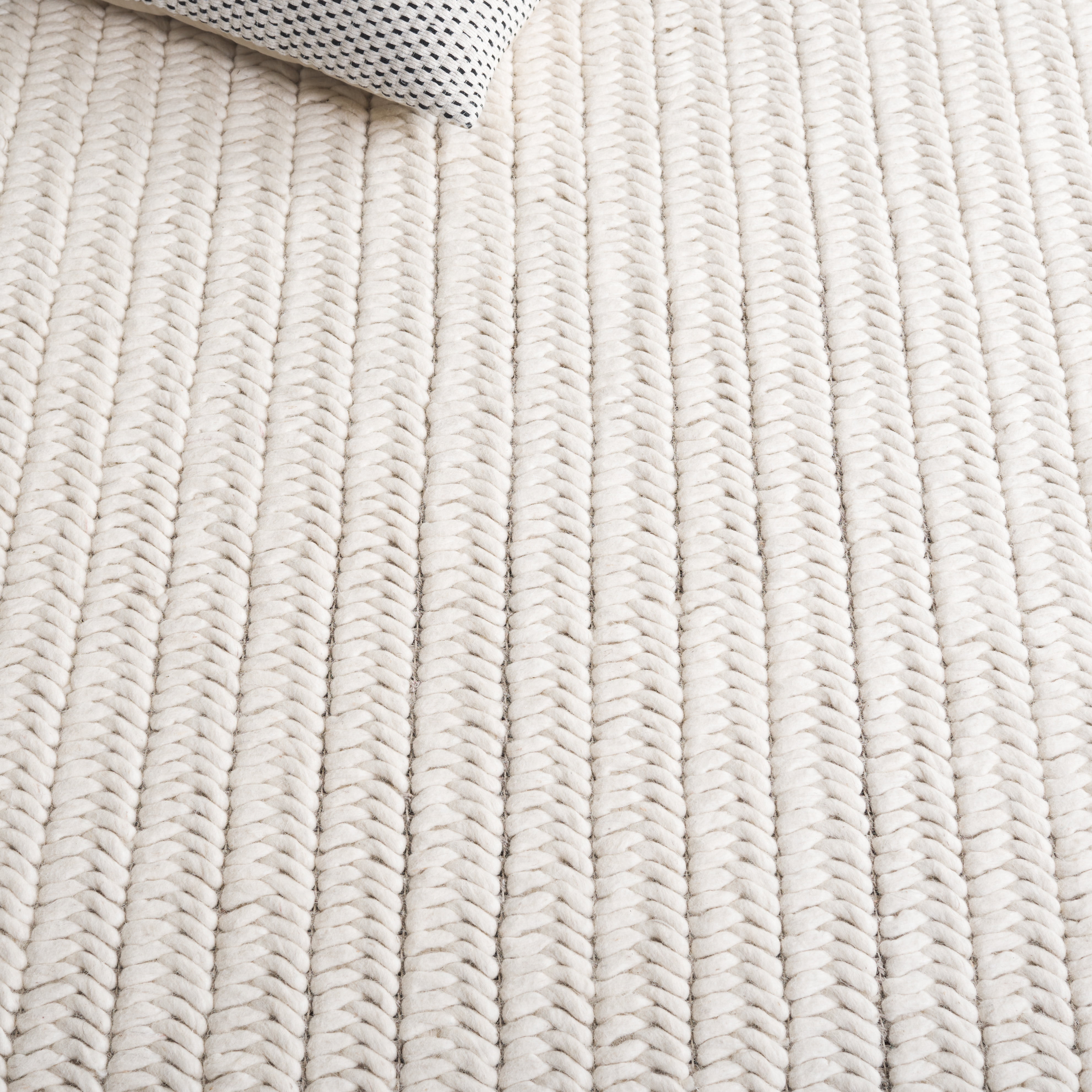 SAFAVIEH Natura Dalia Striped Area Rug, Ivory, 4' x 6'