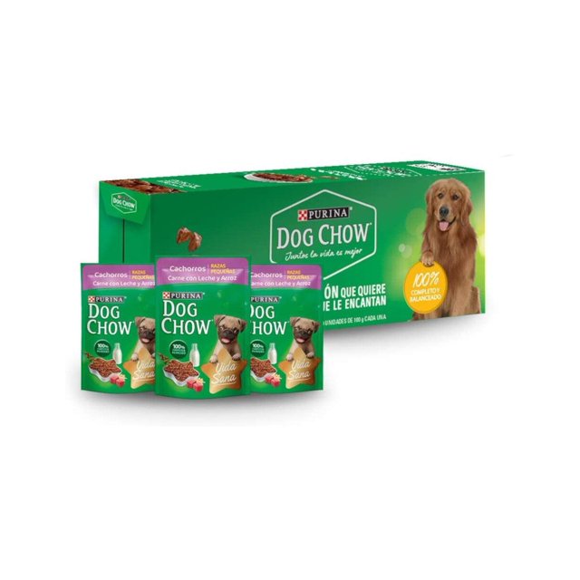 caja pouch dog chow cachorro raza pequeña carne leche y arroz 100 g nestle cachorro carne arroz — caja verde rectangular con el texto Dog Chow y foto de un perro dorado; tres pouches individuales al frente muestran trozos de carne en salsa y rótulos que indican 100 g y fórmula para cachorros; según especificación contiene calcio.