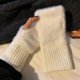 thumbnail image 5 of Guantes de invierno de felpa suave para mujer, de medio dedo, de forro polar sin dedos, cálidos y cómodos para ir al trabajo y estudiar, de poliéster, talla 14 x 8 cm., 5 of 5
