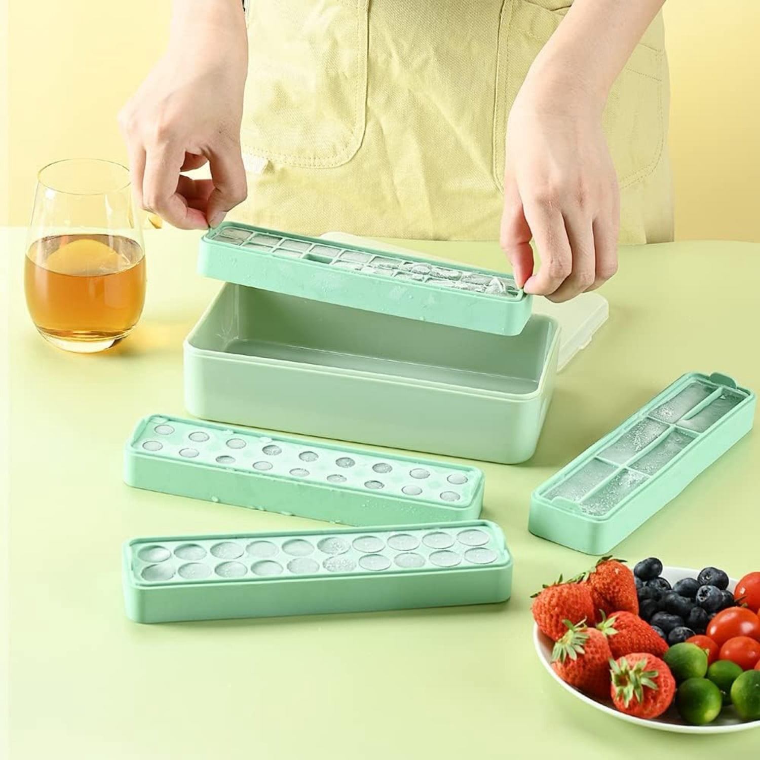4-in-1 Ice Cube Tray Set, with Lid and Ice Clip, Food Grade Silicone Ice Cube Trays for Whiskey, Beer, Beverage, Simple to Use, Easy to Clean
