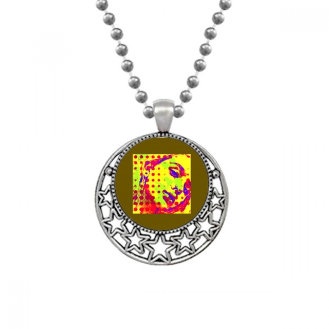 Una mujer con una mirada oblicua. Collares Colgante Retro Moon Stars Jewelry Unbranded M