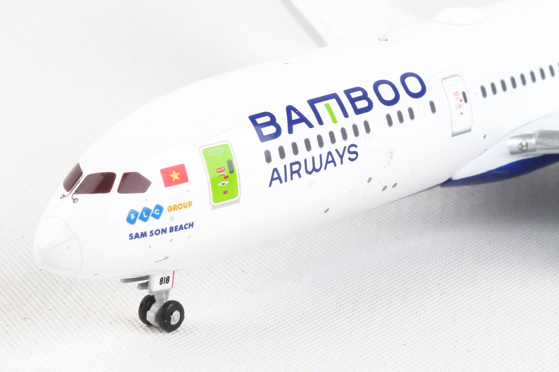 Boeing 787-9 Commercial Aircraft "Bamboo Airways" White with Green Tail 1/400 Diecast Model Airplane by GeminiJets