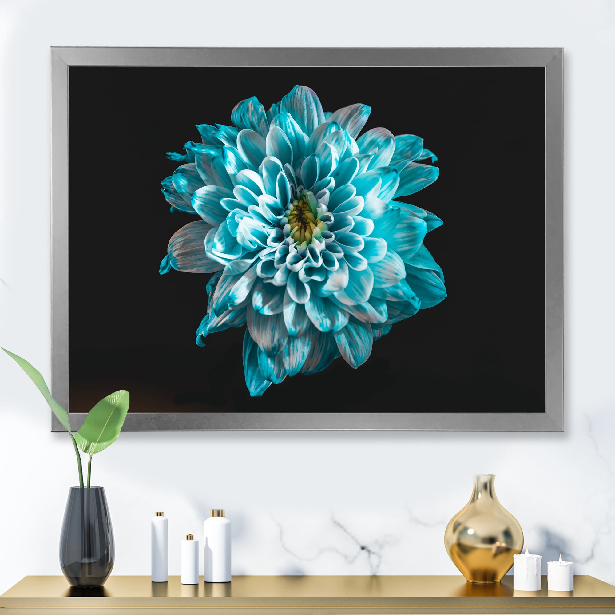 Designart 'Close Up Of Flower With White and Blue Petals' Traditional Framed Art Print
