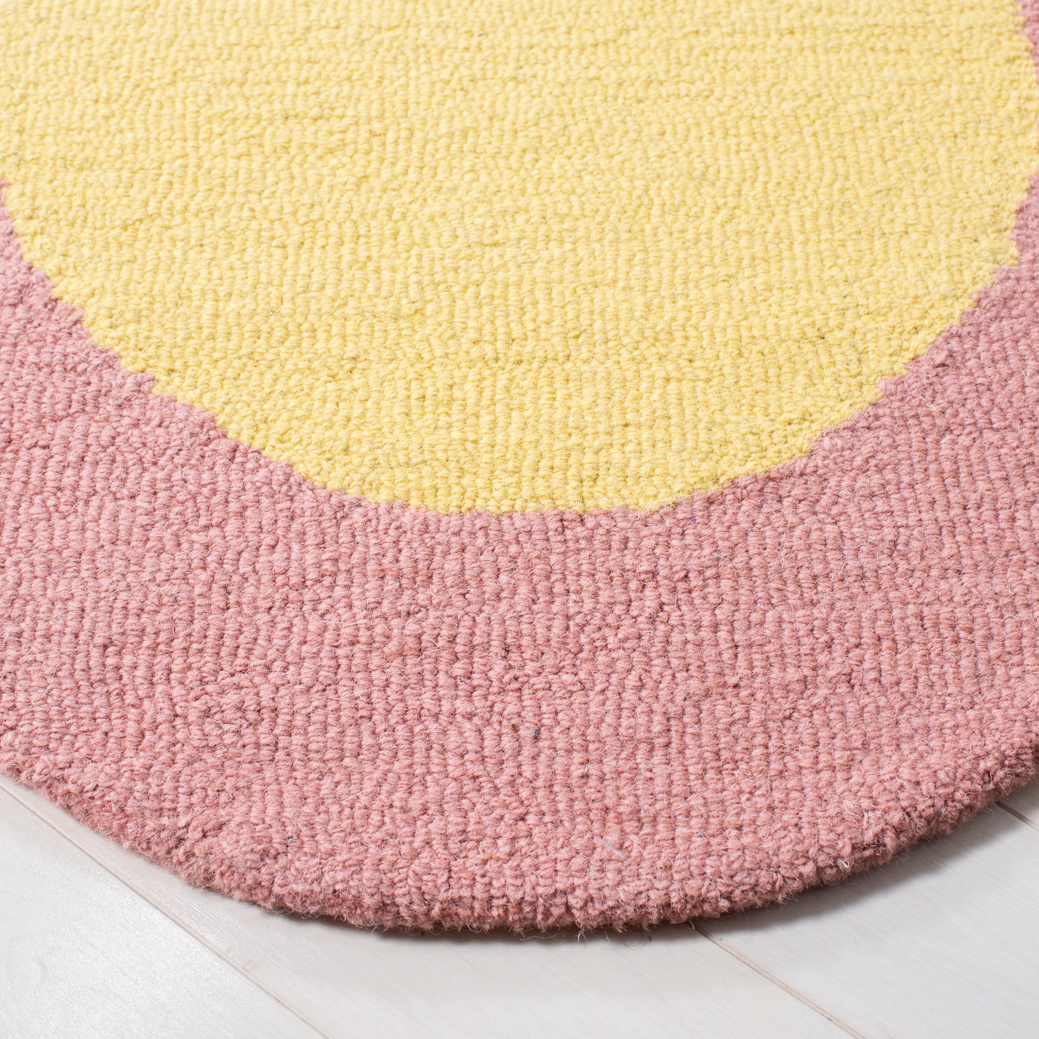 SAFAVIEH Novelty Morven Floral Area Rug, Pink/Yellow, 6' x 6' Round