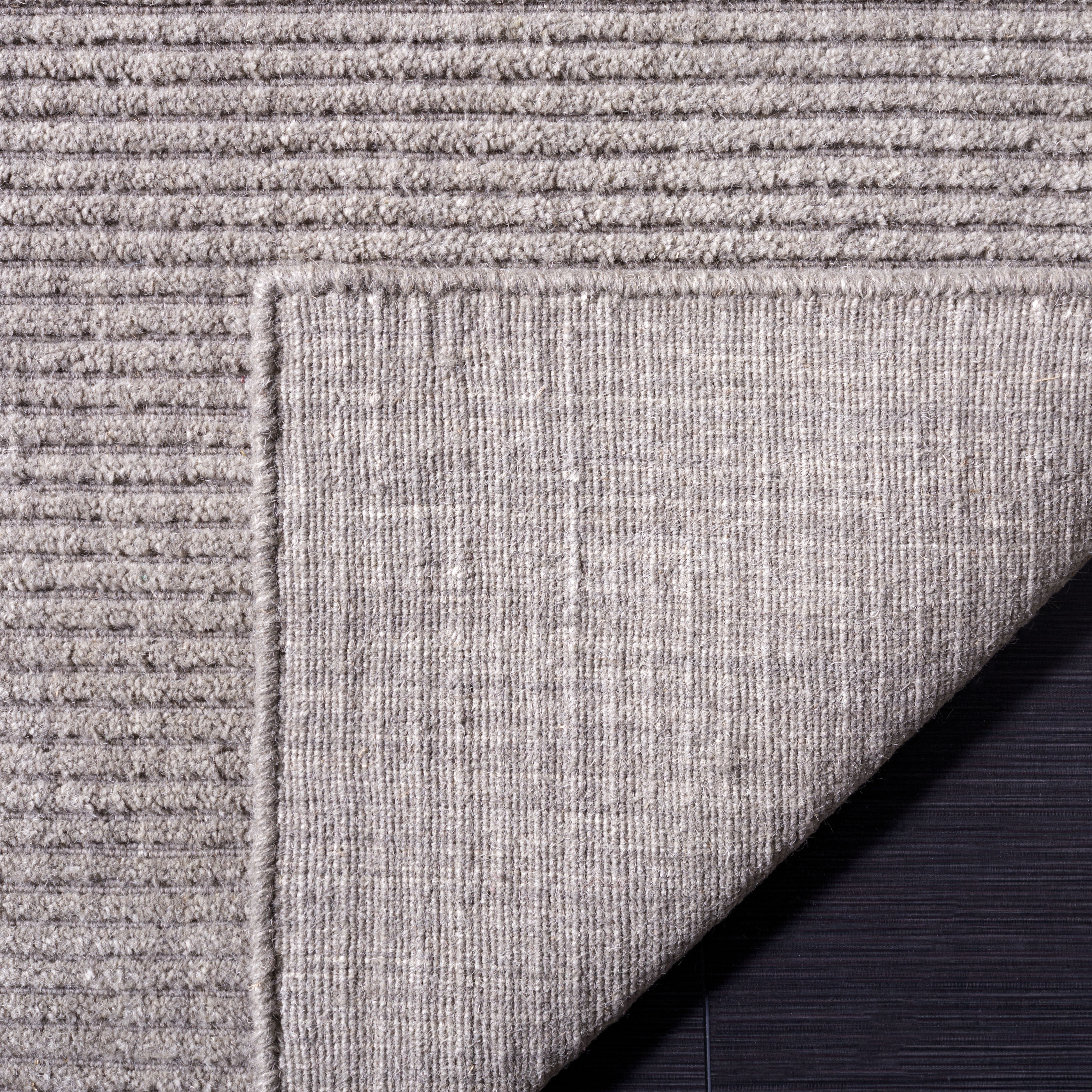 Safavieh Himalaya Hayden Solid Area Rug, Dark Gray, 4' x 6'
