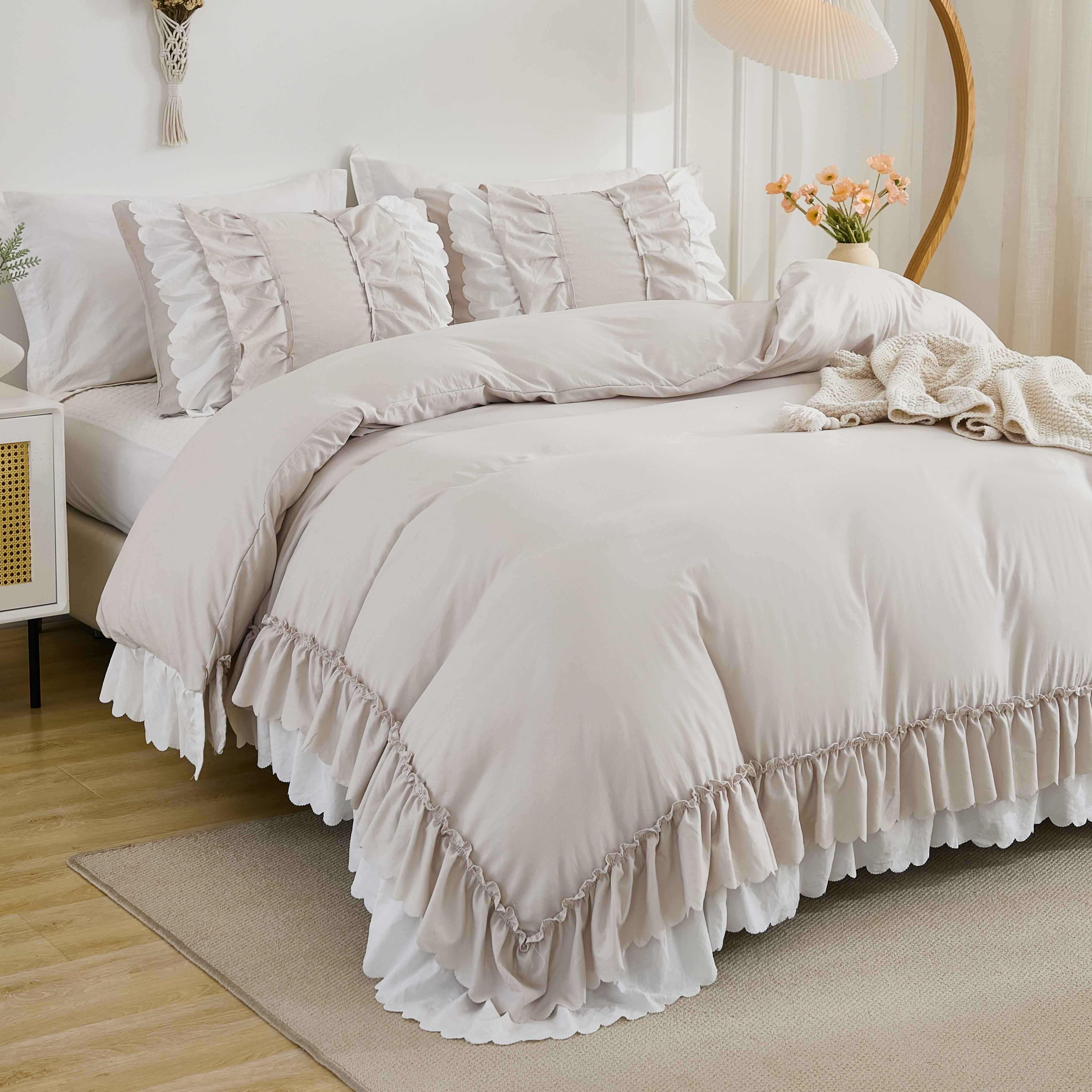 Ruffle Comforter Set Queen Size,Shabby Chic Boho Bedding Sets, Soft Fluffy Comforter Sets for All Season,Vintage Ruffled 3 Pcs Microfiber Lightweight Quilt Set for Home Decor