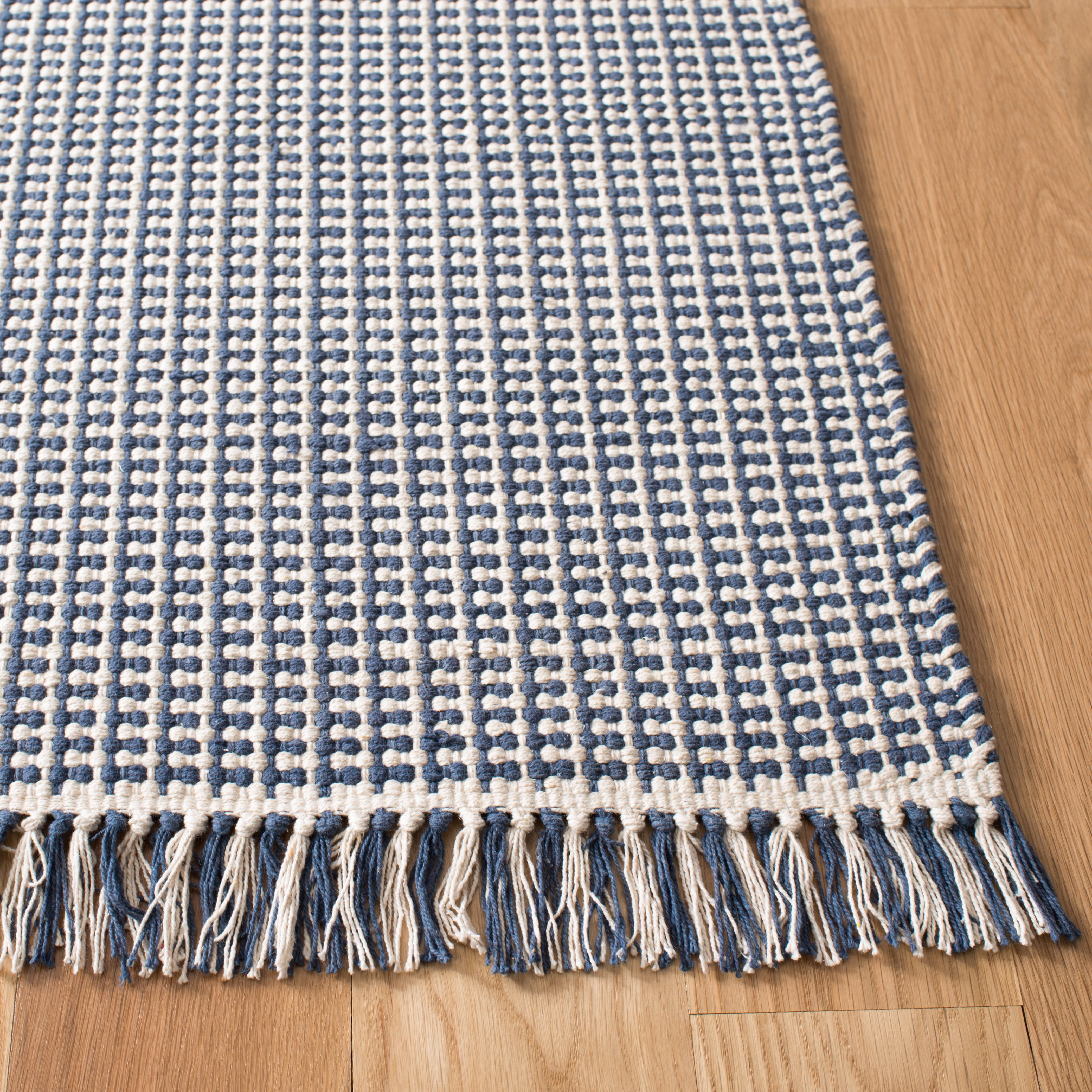 SAFAVIEH Montauk Patton Geometric Cotton Area Rug, Ivory/Navy, 4' x 4' Square