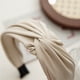 thumbnail image 3 of Diadema para mujer Antideslizante Elegante para mujer hecha de tela antideslizante única Diadema anudada de cuero duradero Zhivalor  CPB-DE-LYY741-5, 3 of 5