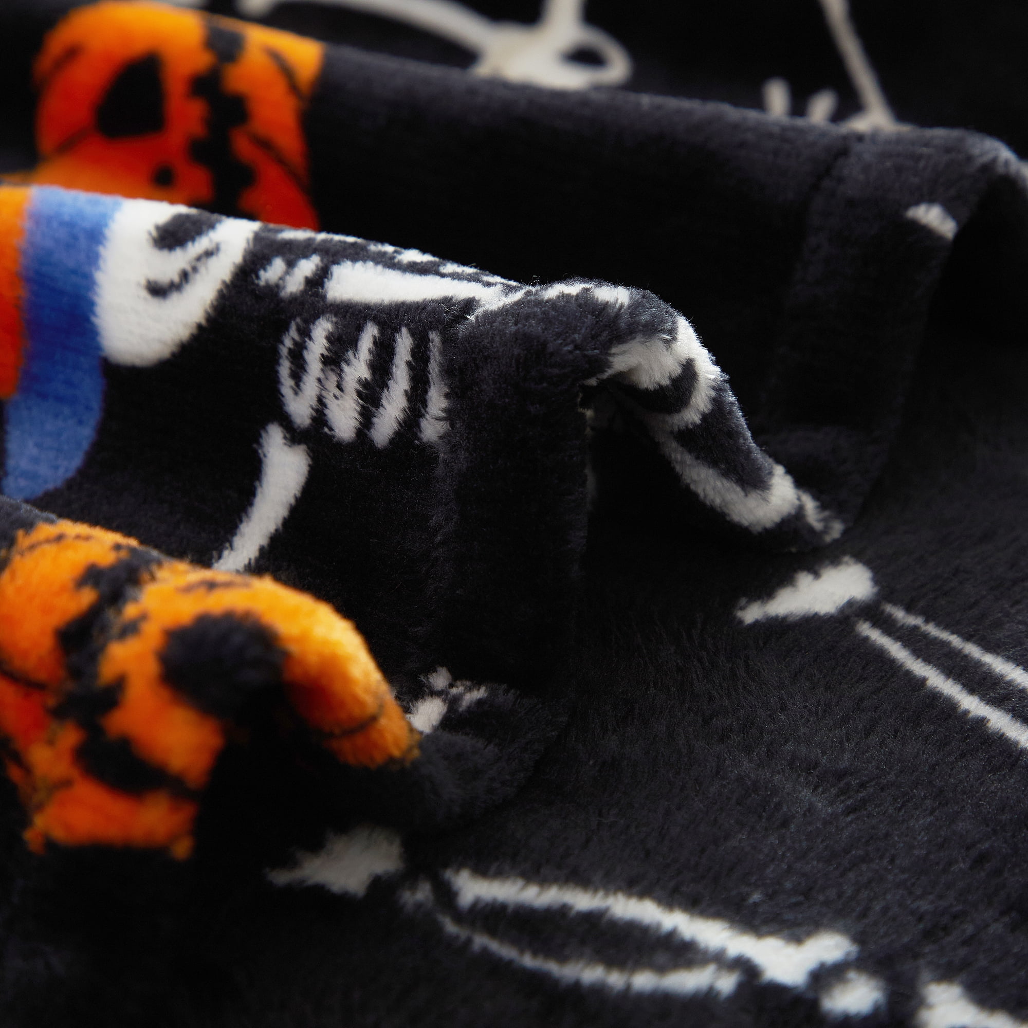 (2 pack) Way To Celebrate 50"x60" Skeletons Rolled Plush Throw