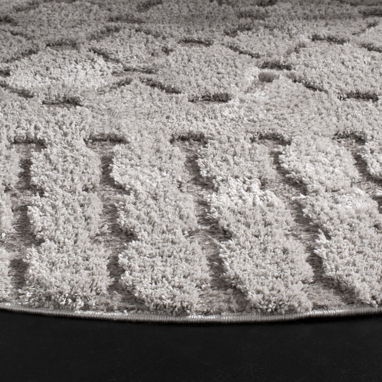 SAFAVIEH Sparta Stewart Geometric Polyester Shag Area Rug, Dark Grey, 6'7" x 9'6"