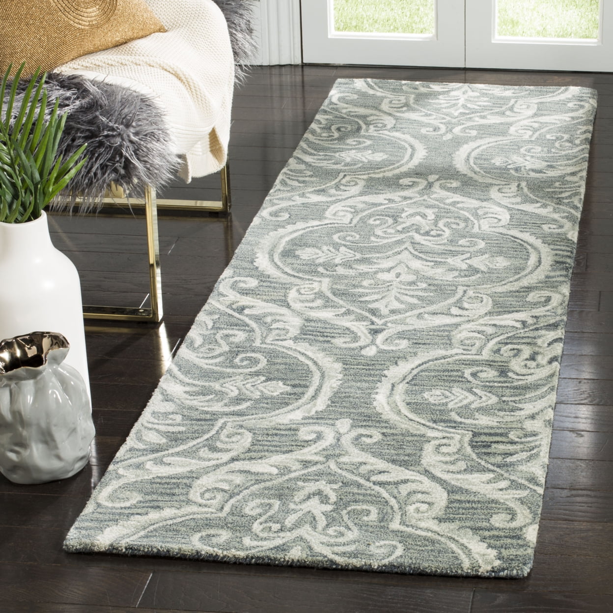 SAFAVIEH Blossom Eilish Damask Floral Wool Area Rug, Blue/Sage, 6' x 6' Round