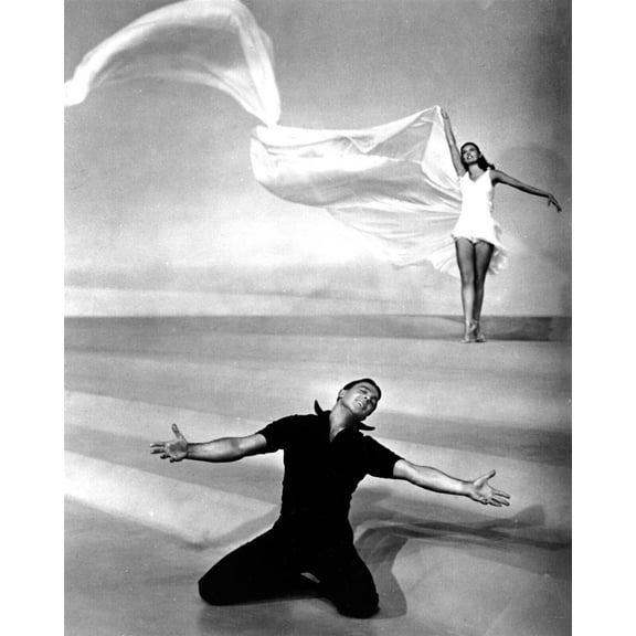 Singin' in The Rain Cyd Charisse in classic dance number with Gene 8x10 photo