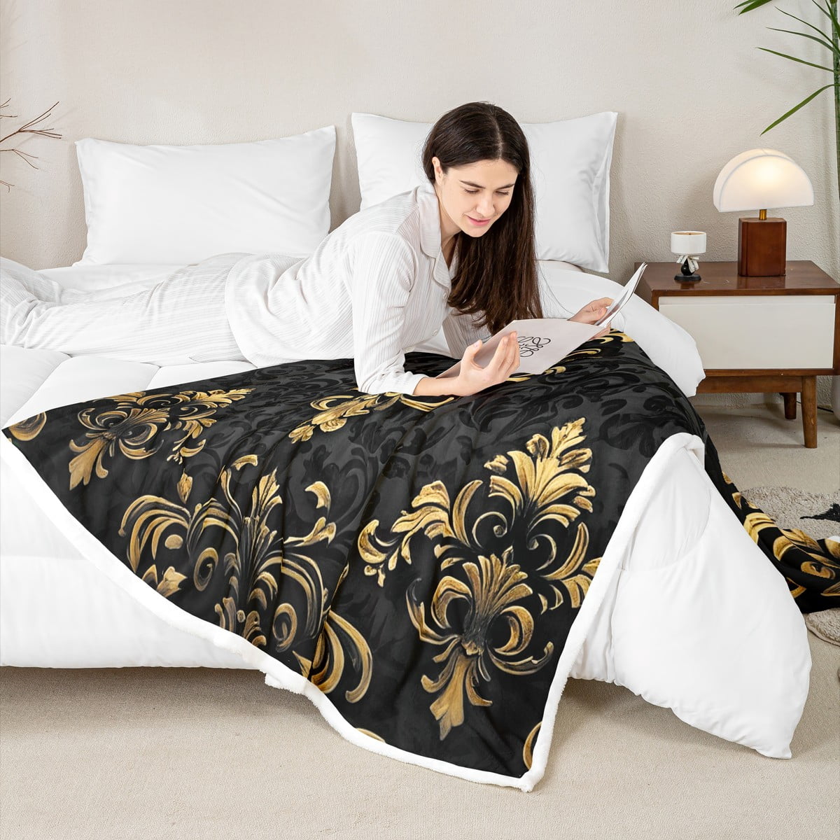 Manfei Gold Baroque Damask Throw Blanket for Couch 90x90, Hippie Flower Floral Plush Blanket, Vintage Victorian Flannel Throw, Breathable Bedroom Decorative