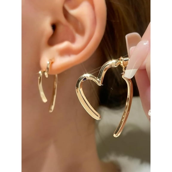 1 Pair Love Hearted Stud Earrings Hollow Hearted Tiny Small Stud Earring Unique Design Earrings Women Birthday Festival Elegant Jewelry Gifts Light Gold