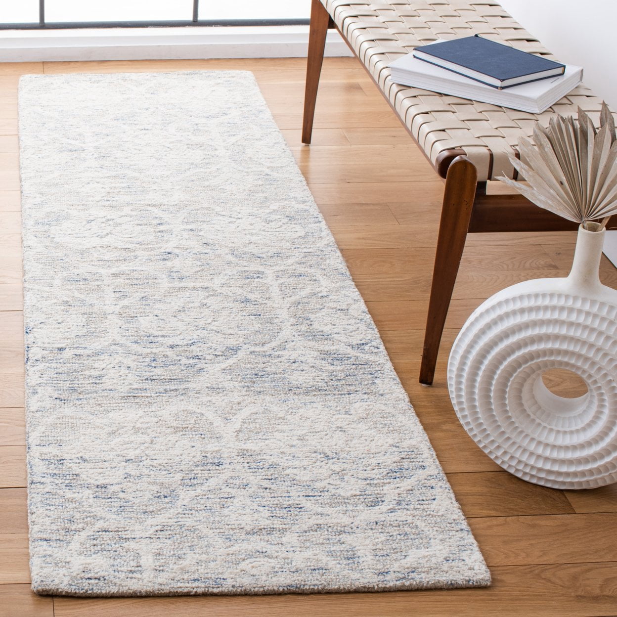 SAFAVIEH Metro Sutton Medallion Area Rug, Light Blue/Ivory, 5' x 8'