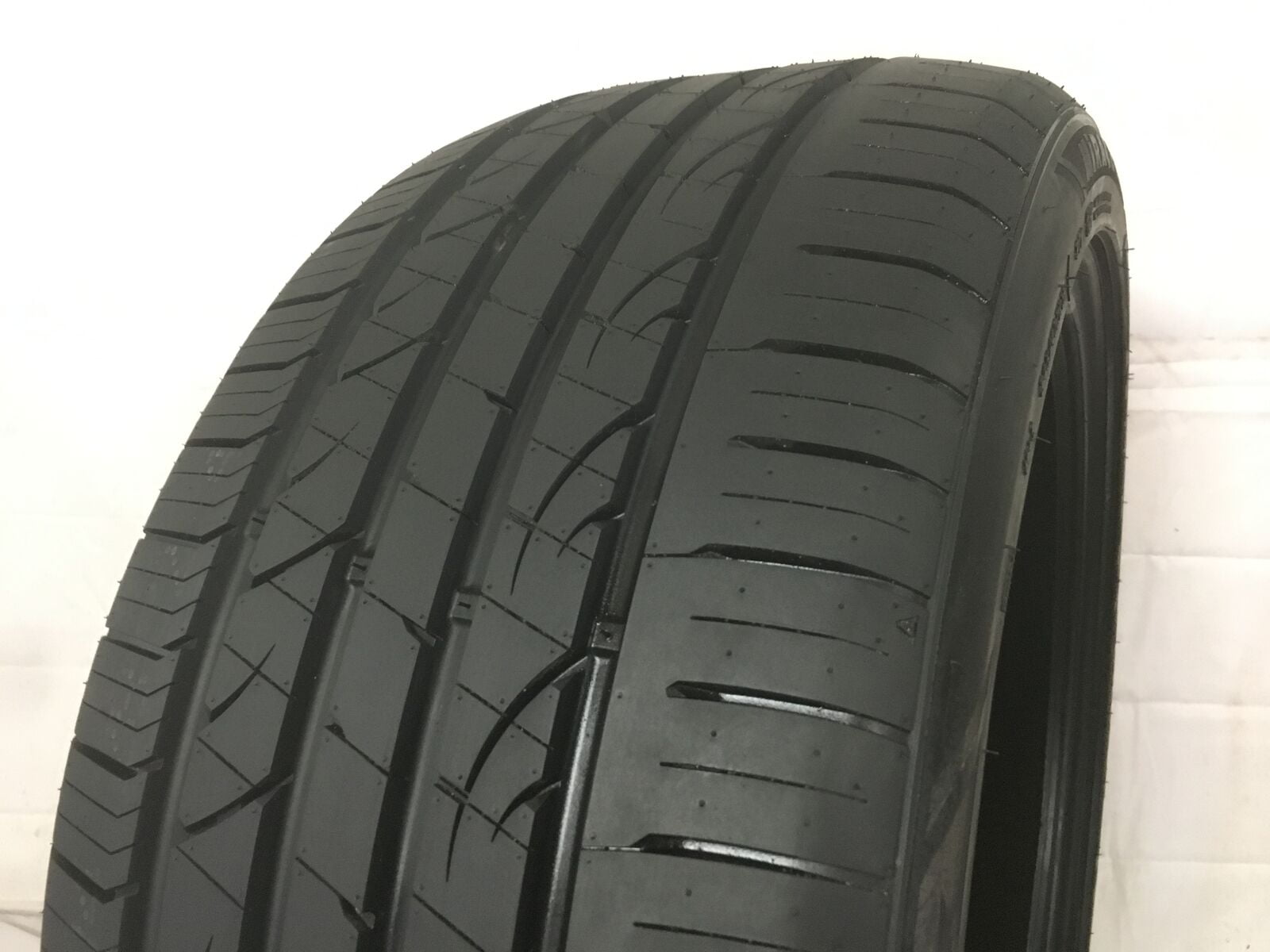 Prinx HiRace HZ2 235/45R18XL 98Y Tire
