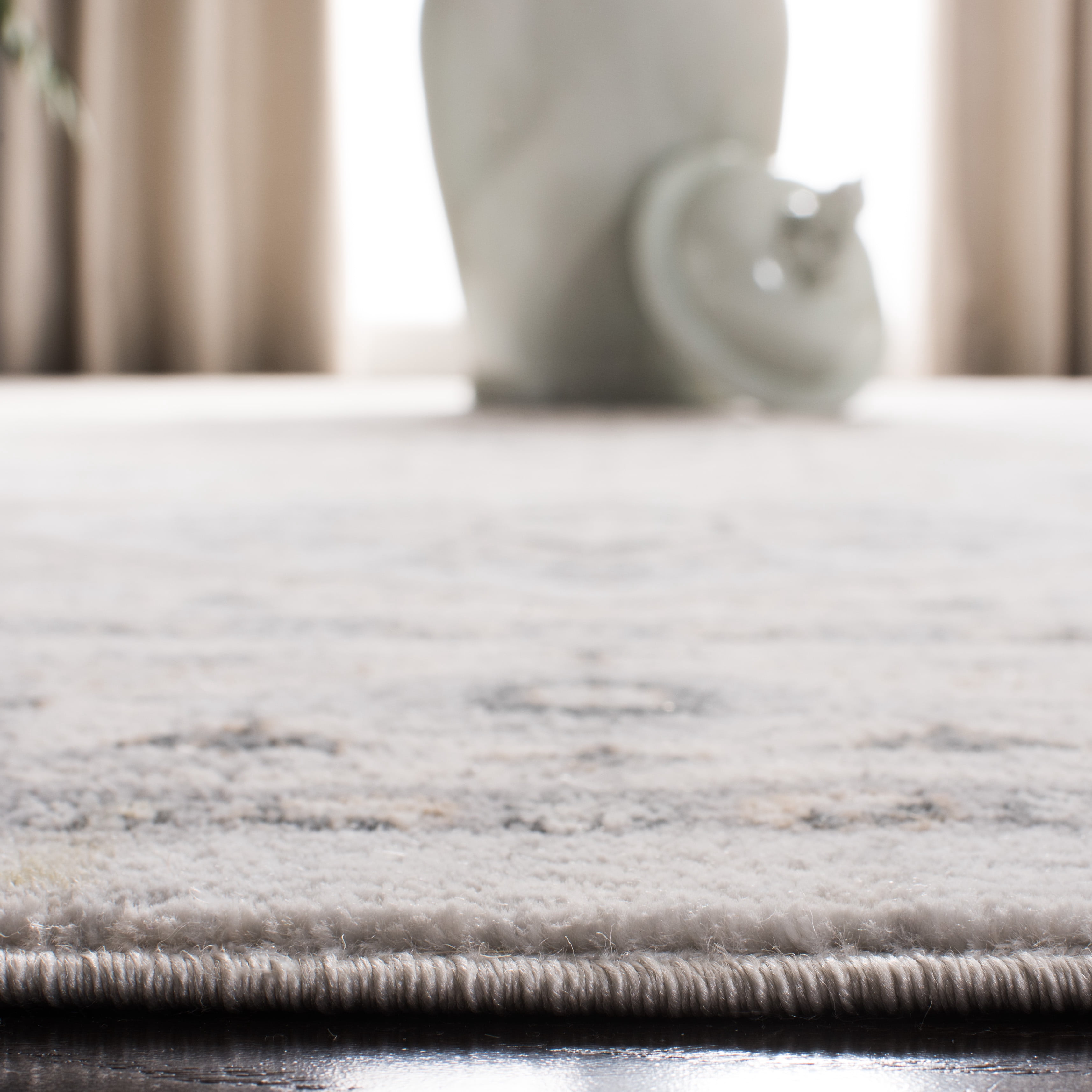 SAFAVIEH Glamour Cionadogh Distressed Floral Wool Area Rug, Blue/Ivory, 4' x 6'
