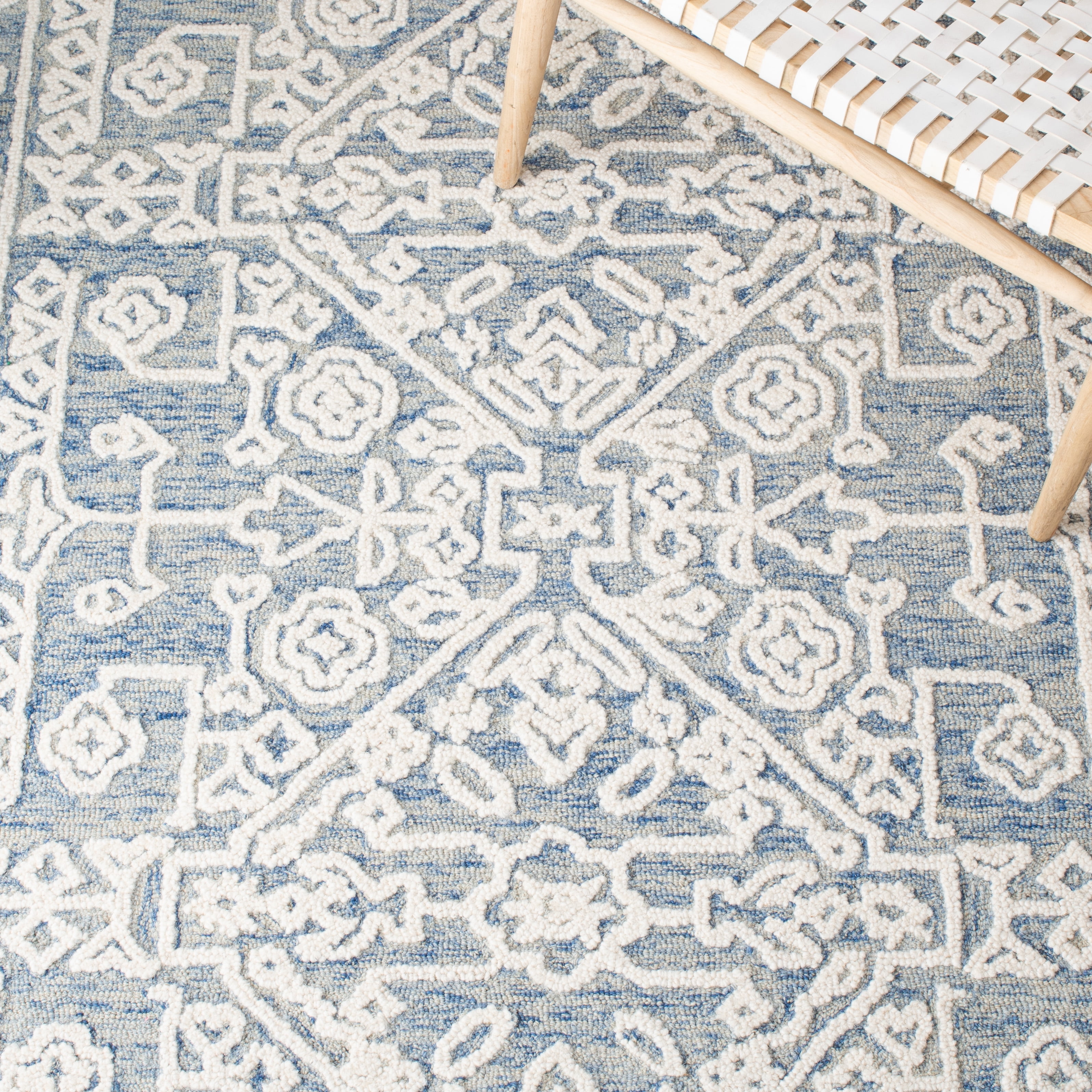 Safavieh Metro Heather Medallion Area Rug, Blue/Ivory, 6' x 6' Round