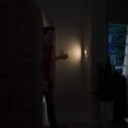 thumbnail image 4 of Luz LED con sensor de movimiento a pilas, lámpara de cama ajustable, luces nocturnas para dormitorio (blanco cálido), 4 of 6