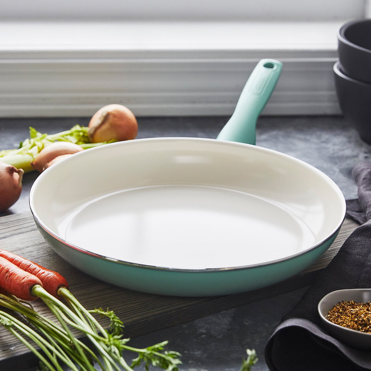  GreenPan Rio Healthy Ceramic Nonstick 8 and 10 Frying Pan  Skillet Set, PFAS-Free, Dishwasher Safe, Turquoise: Home & Kitchen