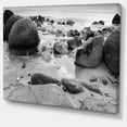 thumbnail image 2 of Moeraki Rochers Noir et Blanc, 2 of 3