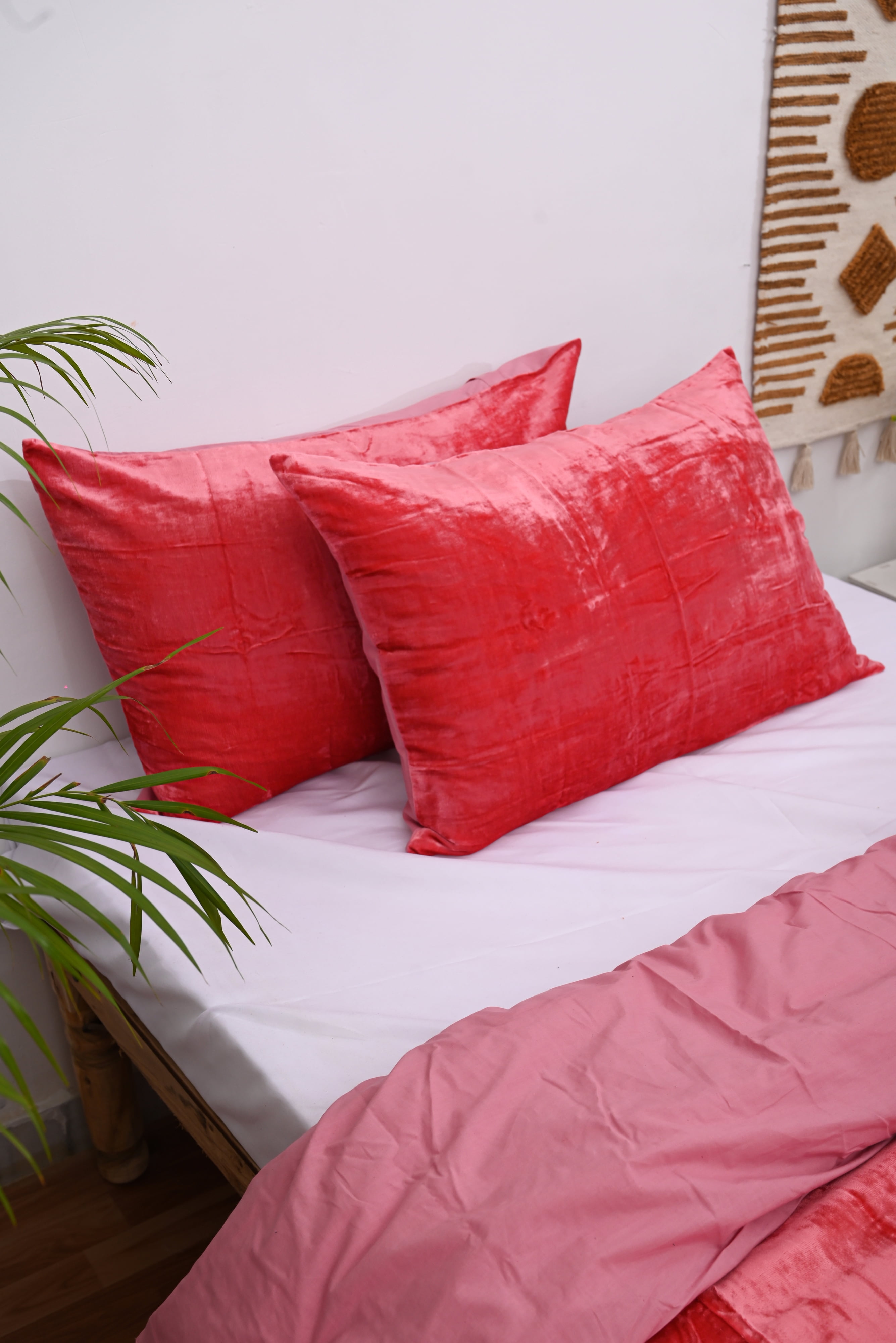 HandloomBazzar Ultra-Luxe Velvet Duvet Cover, Boho Bedding UO Comforter Donna Cover, 3 Pcs Set Pink Color Duvet Set, Velvet Bedding Set, California King Size 98" x 104"