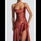 thumbnail image 4 of Vestido de Cóctel para Mujer, Ajustado, Informal, , con Escote en V, Sin Mangas, de Satén, con Volantes en el Bajo y Espalda Descubierta. Rojo Ladrillo S, 4 of 10