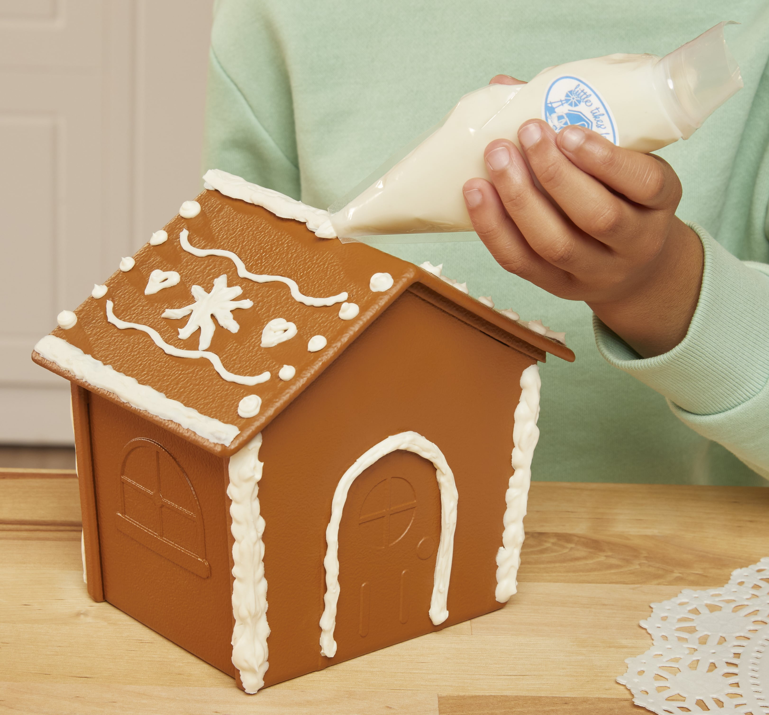 Little Tikes Creative Chefs Gingerbread House Kit, with Make-It
