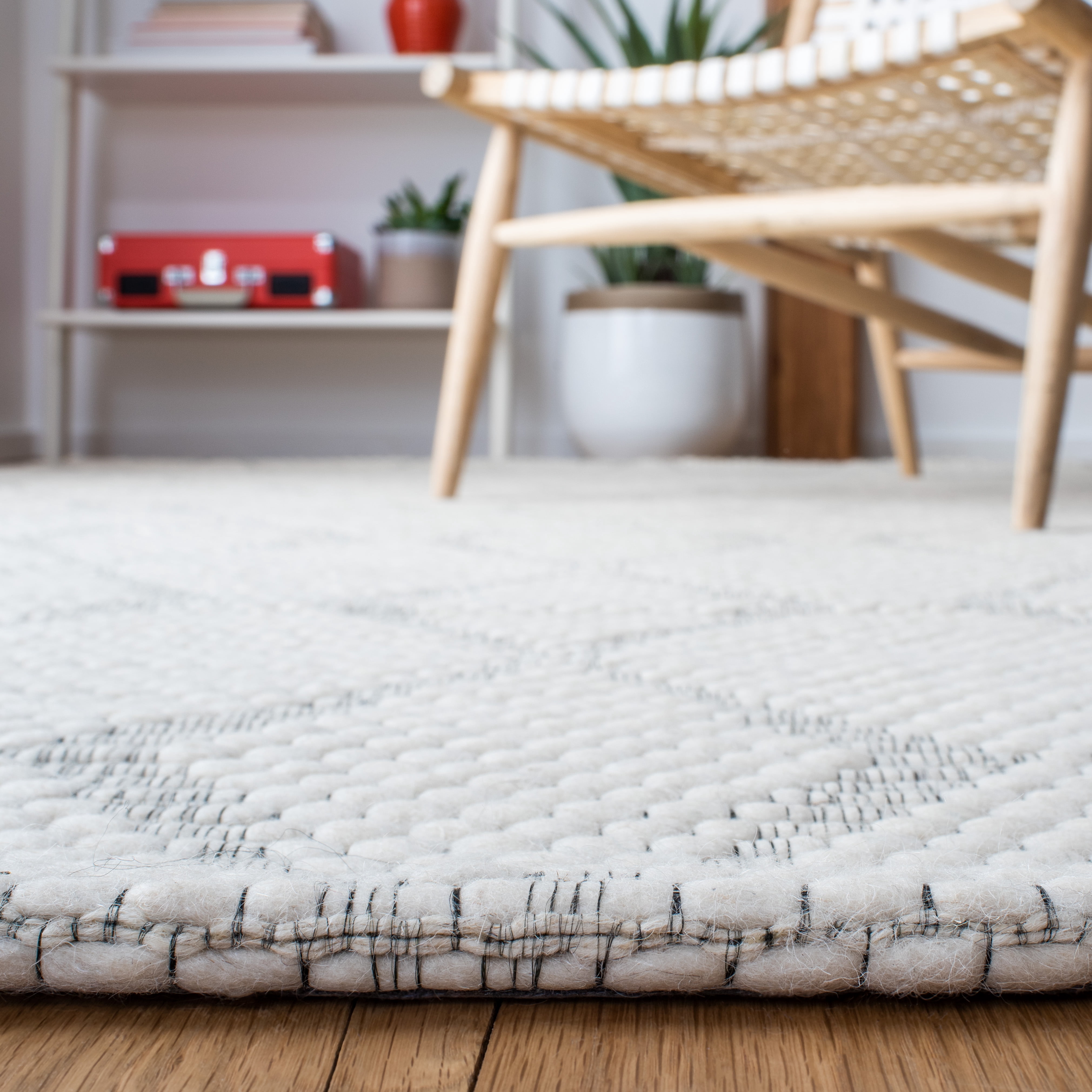 SAFAVIEH Marbella Aria Diamond Area Rug, Ivory, 7' x 7' Square
