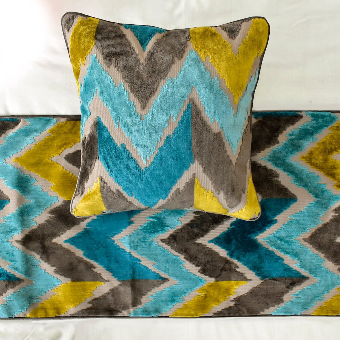 The HomeCentric King / Queen / Twin Blue Decorative CA King 86"x18" Bed Runner WITH One Pillow Cover, Velvet, Peacock Colors & Ombre Bed Scarf on Velvet fabric - Plume Palatte