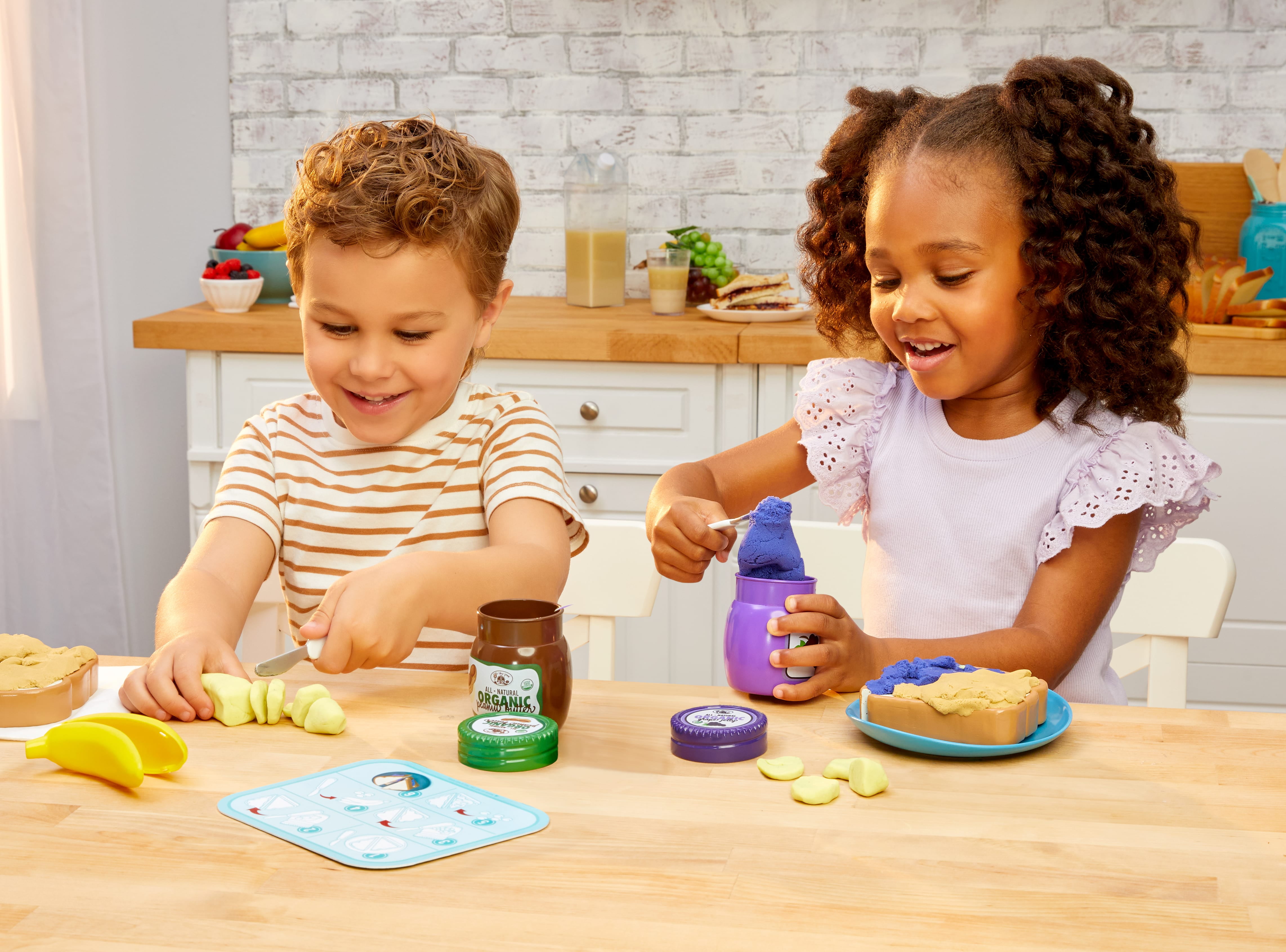 Little Tikes Creative Chef Peanut Butter & Jelly Kit with Make-It Mix Play Sand, 10 Accessories, Realistic Pretend Play Sandwich Maker, Boys, Girls, Ages 3+