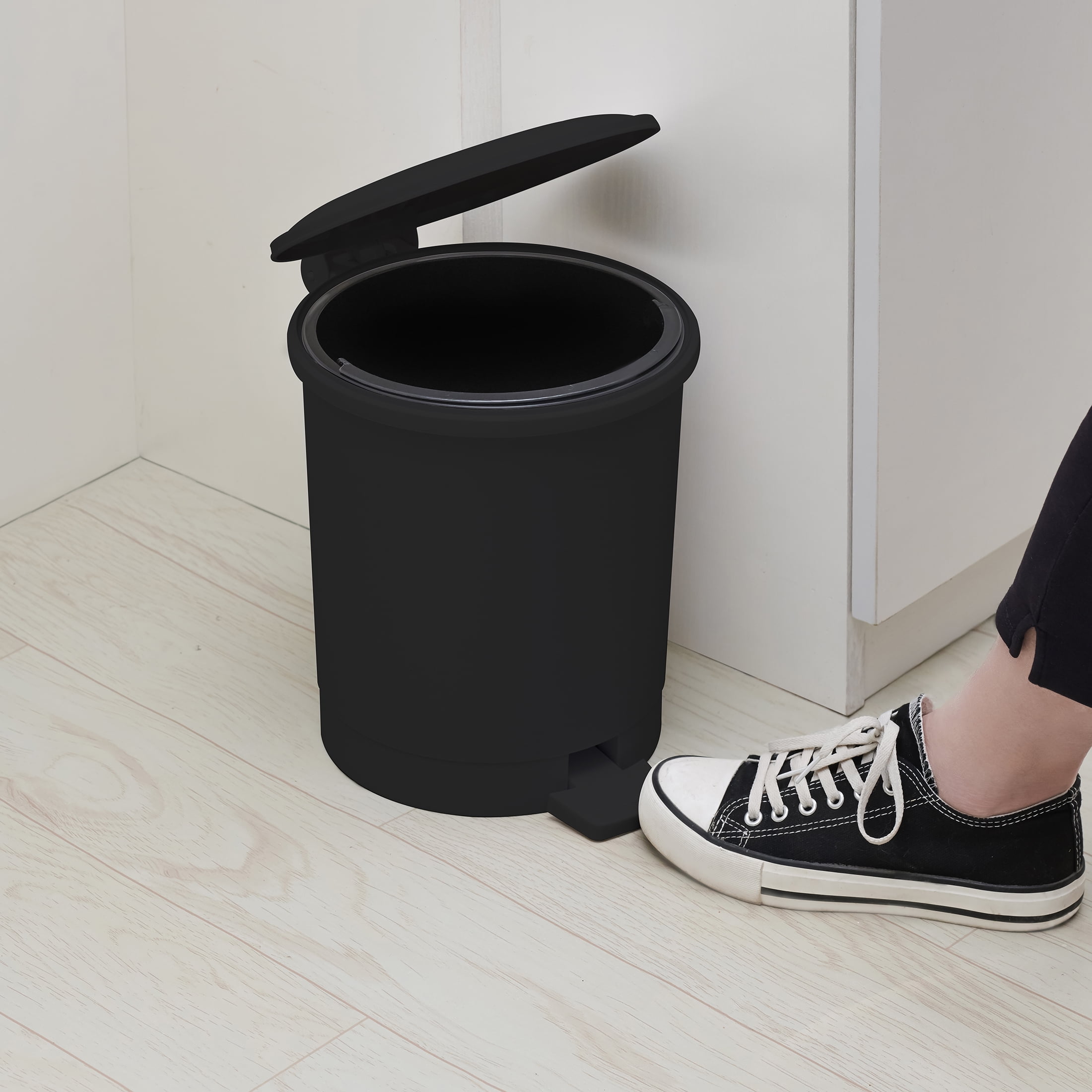 Mainstays Black Plastic Step Wastebasket, 4 L