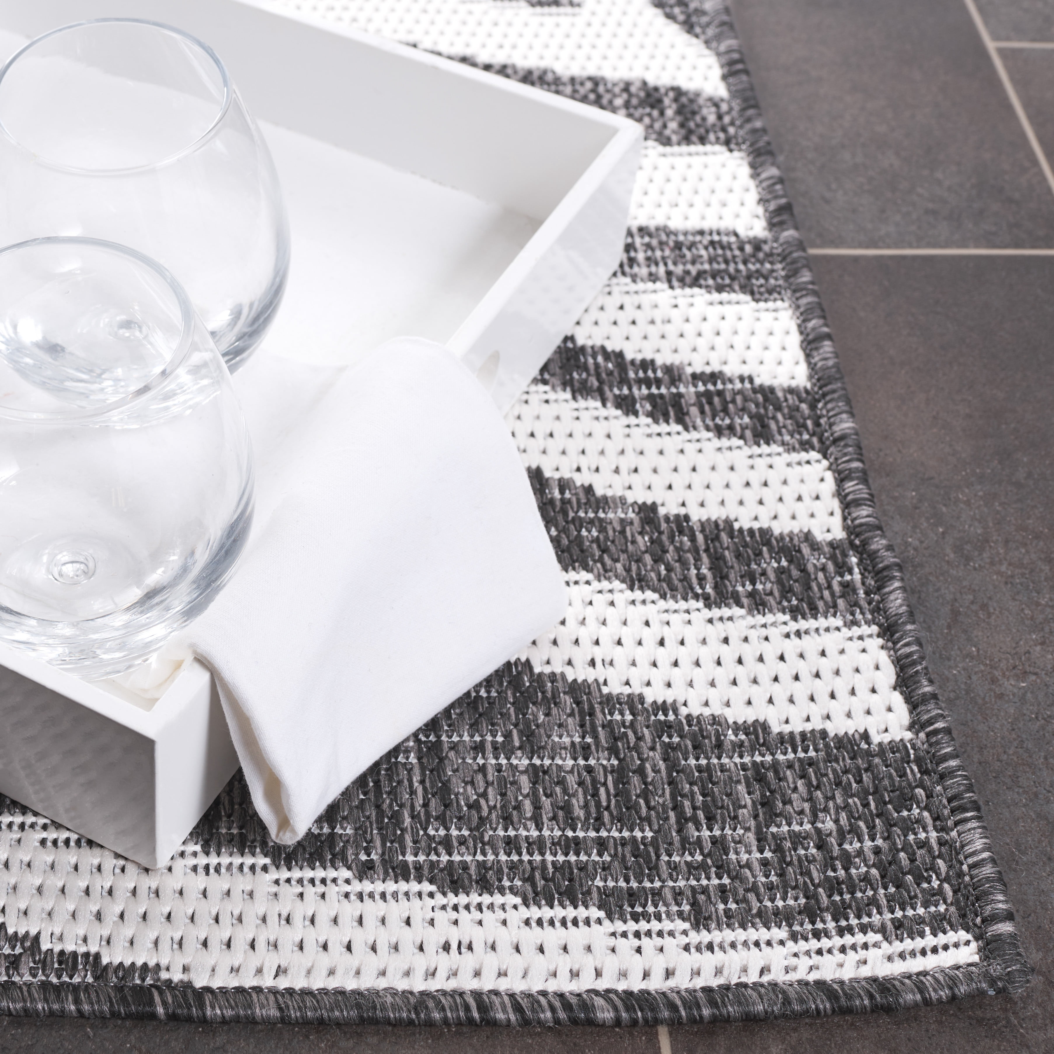 SAFAVIEH Beach House Kaeden Botanical Indoor/Outdoor Area Rug, Charcoal/Ivory, 9' x 12'