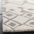 thumbnail image 3 of SAFAVIEH Casablanca Victoria Moroccan Wool Area Rug, Ivory/Silver, 5' x 8', 3 of 7