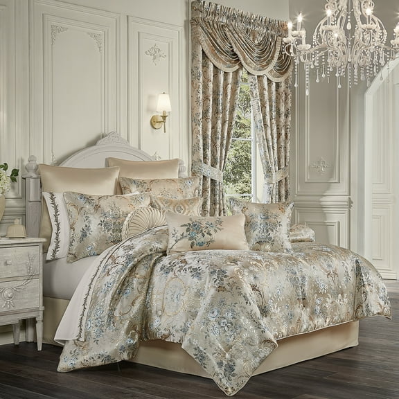 J. Queen New York  Jacqueline Comforter Set King