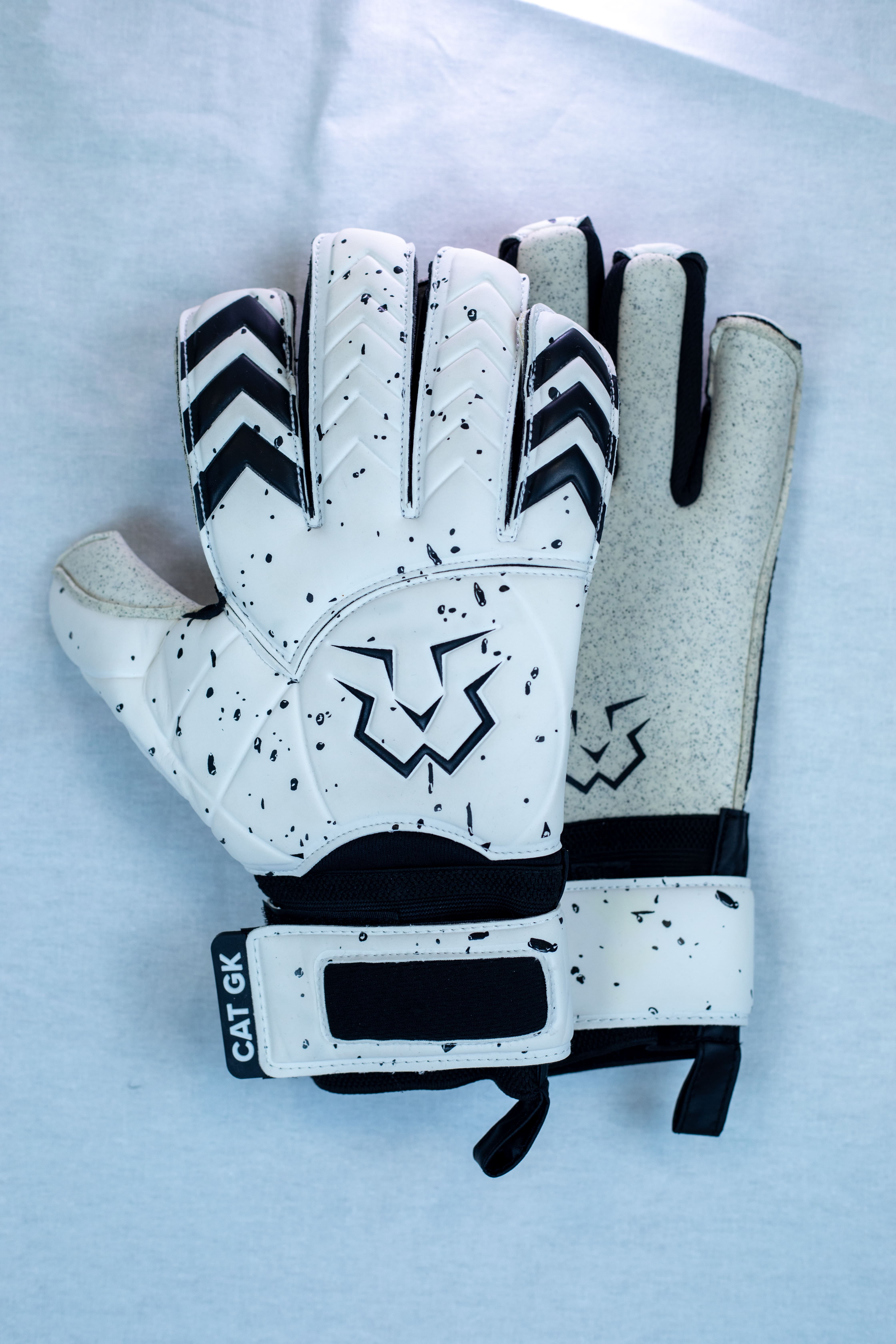 CATGK Snow Leopard Size 7 Goalkeeper Gloves