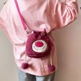 thumbnail image 4 of Bolso de Hombro Sincero Oso de Fresa de Peluche estilo coreano, 4 of 6